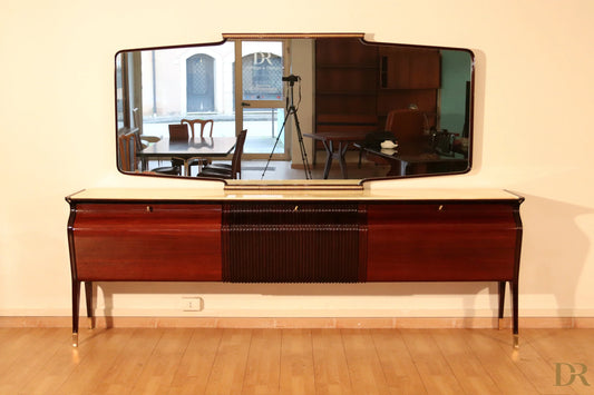 Buffet d'Osvaldo Borsani en acajou et palissandre, panneau noir et pieds dorés, design moderniste italien