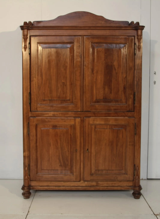 Armoire en bois à quatre portes à panneaux et cadre décoratif, buffet classique de Dario Raia, antiquités vintage