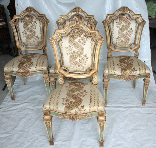 Ensemble de 4 chaises Napoléon III recouvertes de tissu orné, seconde moitié du XIXe siècle.
