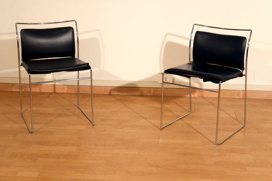 Paire de chaises Tulu de Kazuhide Takahama pour Simon Gavina, années 1970, avec revêtement en cuir noir et élégante structure chromée.