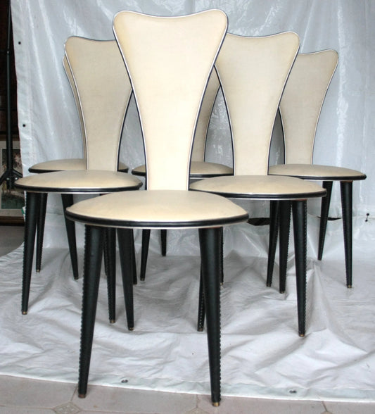 Ensemble de cinq chaises Umberto Mascagni en similicuir blanc à motif triangulaire irrégulier, Italie des années 1960
