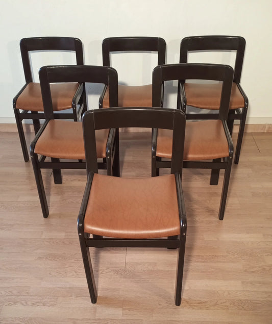Ensemble de six chaises de salle à manger vintage des années 1970 en bois foncé avec assises en cuir marron clair
