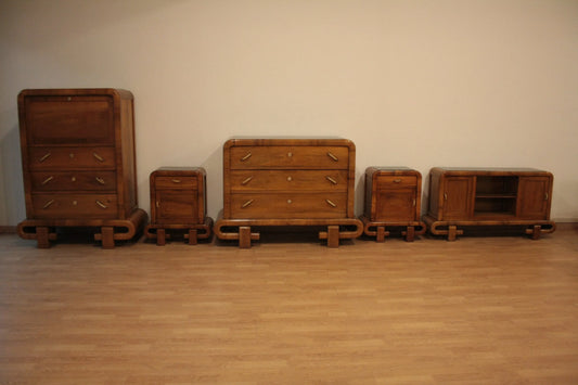 Chambre Art Déco des années 1950 en noyer, avec un design moderne du milieu du siècle pour des meubles vintage modernes et anciens.