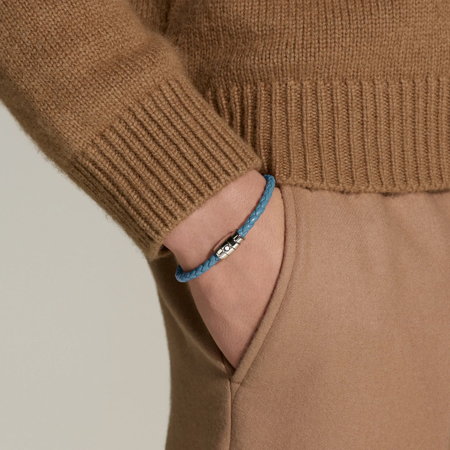 Bracelet en acier Montblanc à 3 anneaux et bracelet en cuir Meisterstück Bleu Fumé, taille M, référence 13429363