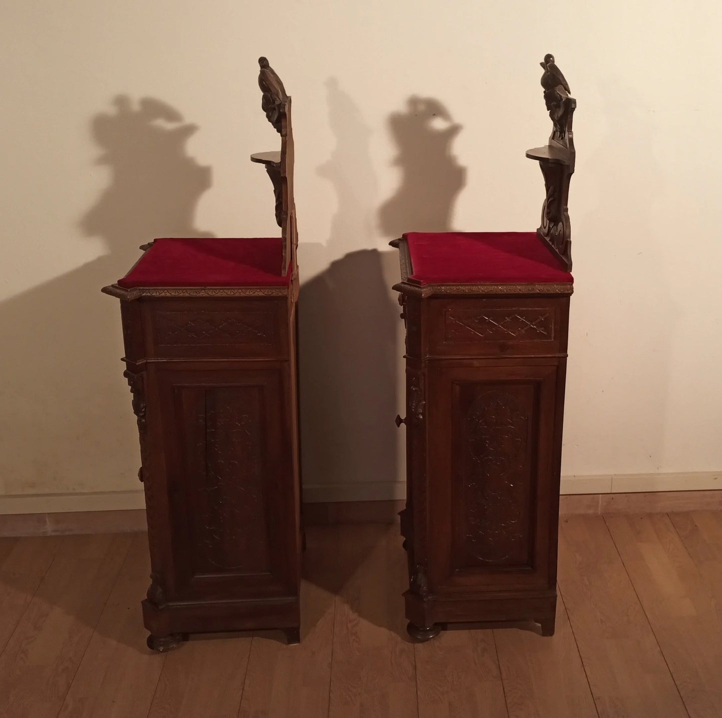 Coppia di comodini in noce intagliata antica cassettiera italiana noce set xix secolo
