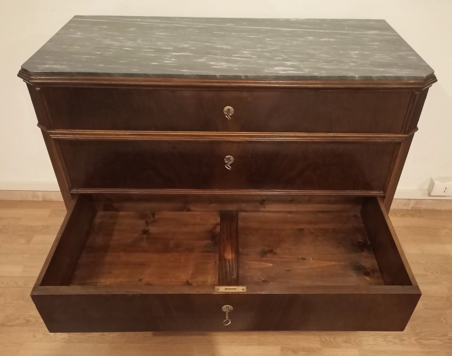 Comò cassettone cassettiera xix secolo in noce con tre cassetti estraibili cassettiera classica in legno scuro