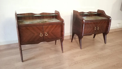 Pair di comodini in palissandro vintage con gambe curve e maniglie in ottone design mid-century modern italiano