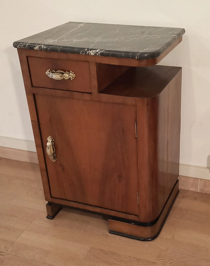 Piccolo comodino art déco italiano in noce con piano in marmo e cassetto set di 2