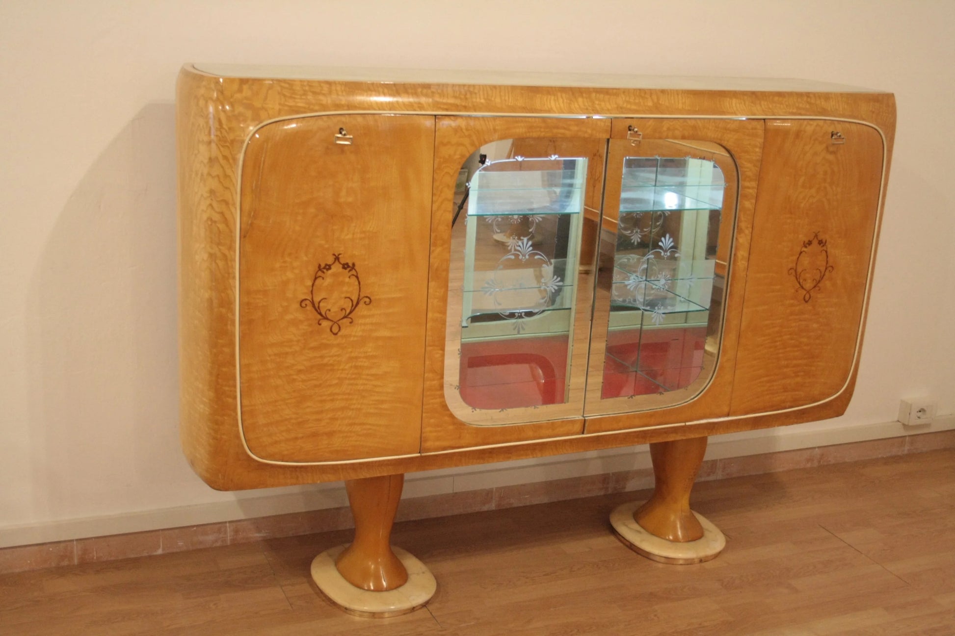 Mobile bar credenza vittorio dassi in legno art deco con ante in vetro credenza mid-century moderna anni 50