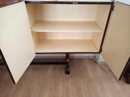 Credenza cream color con ante e scaffali interni su base mobile bar consolle vittorio dassi per bar