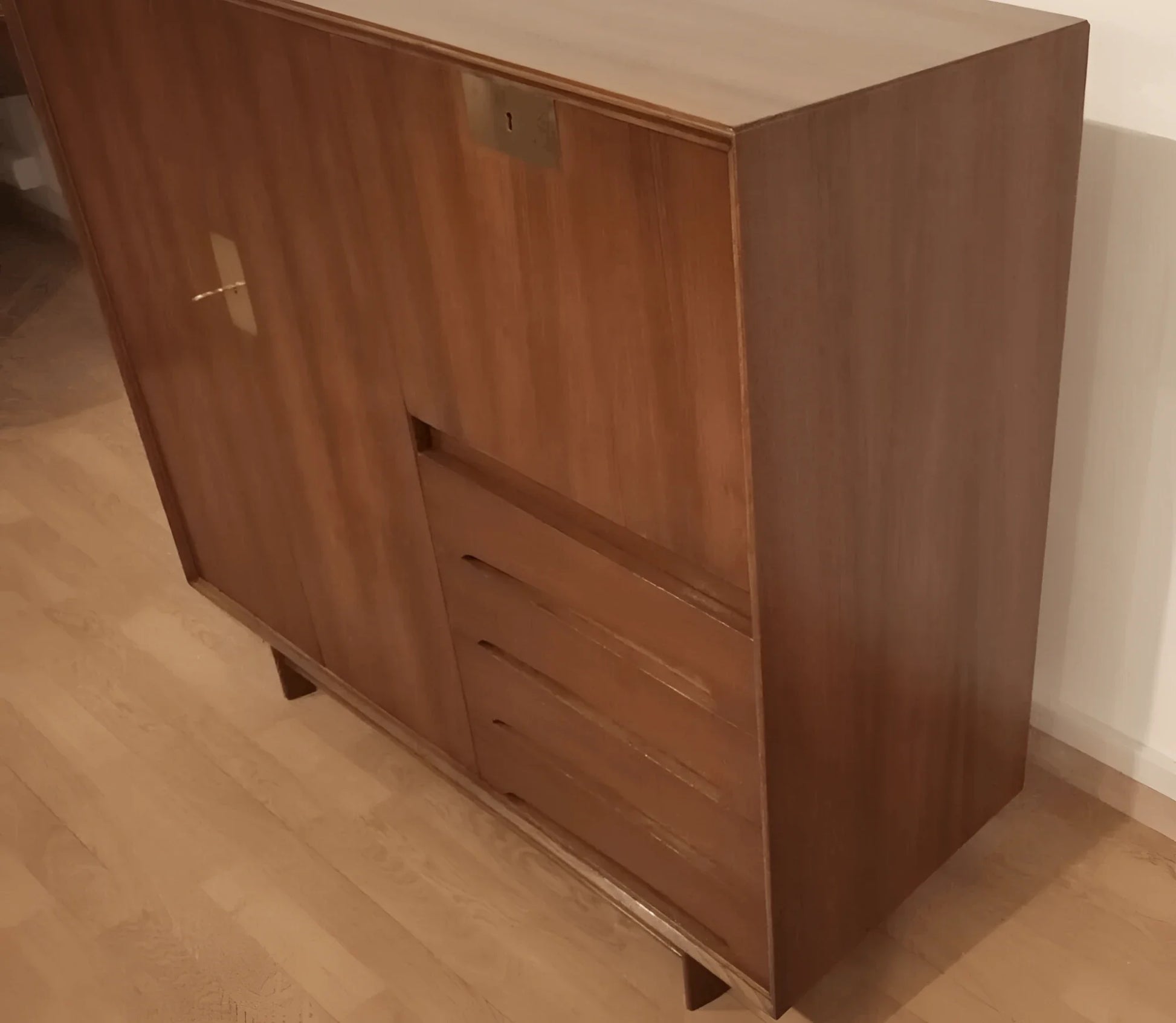 Armadio credenza edmondo palutari restaurata in legno con cassetti e anta design vintage 1950 antico
