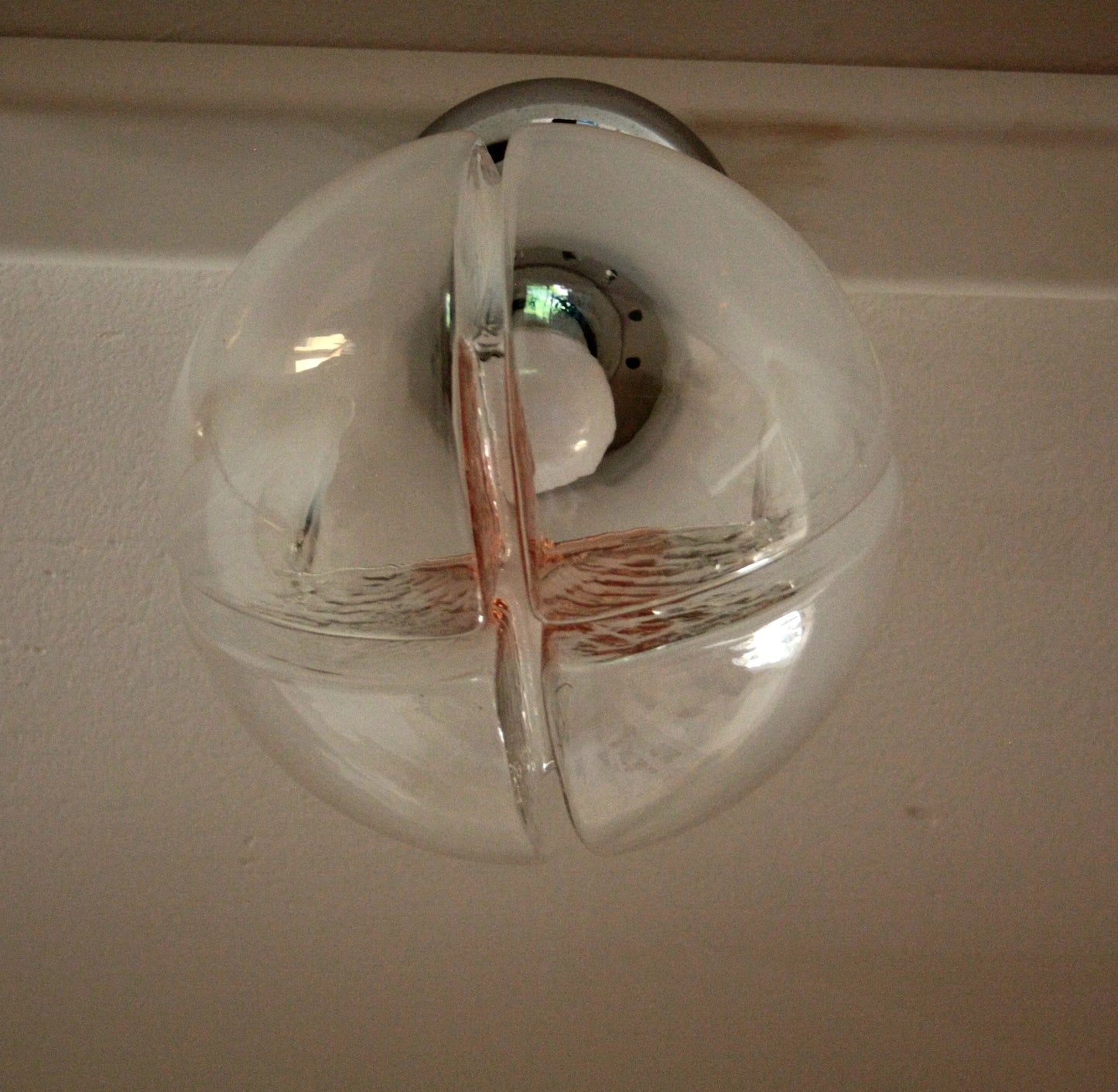 Lampada da soffitto cromata con globo in vetro soffiato murano italia anni 60 trasparente elegante