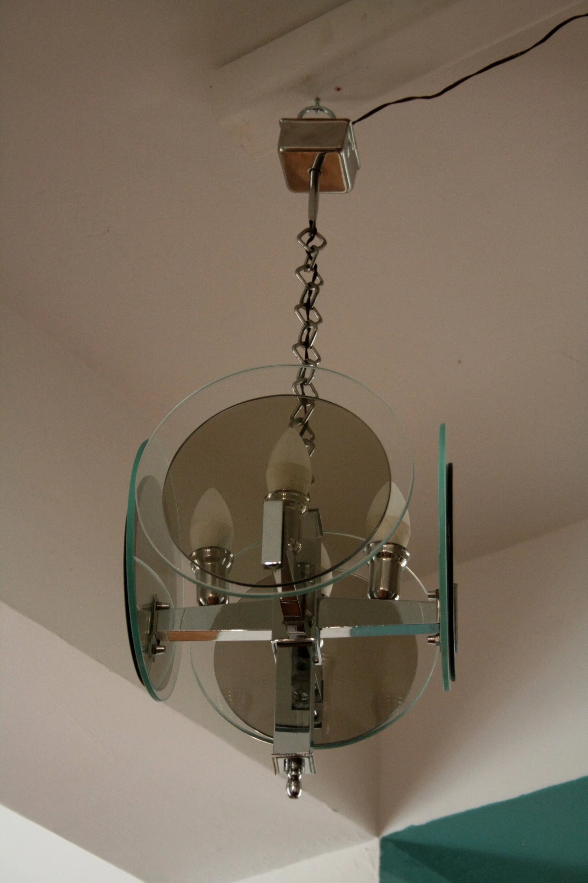 Lampadario vintage art déco in metallo cromato e vetro italia anni 70 con design moderno in vetro e cromo