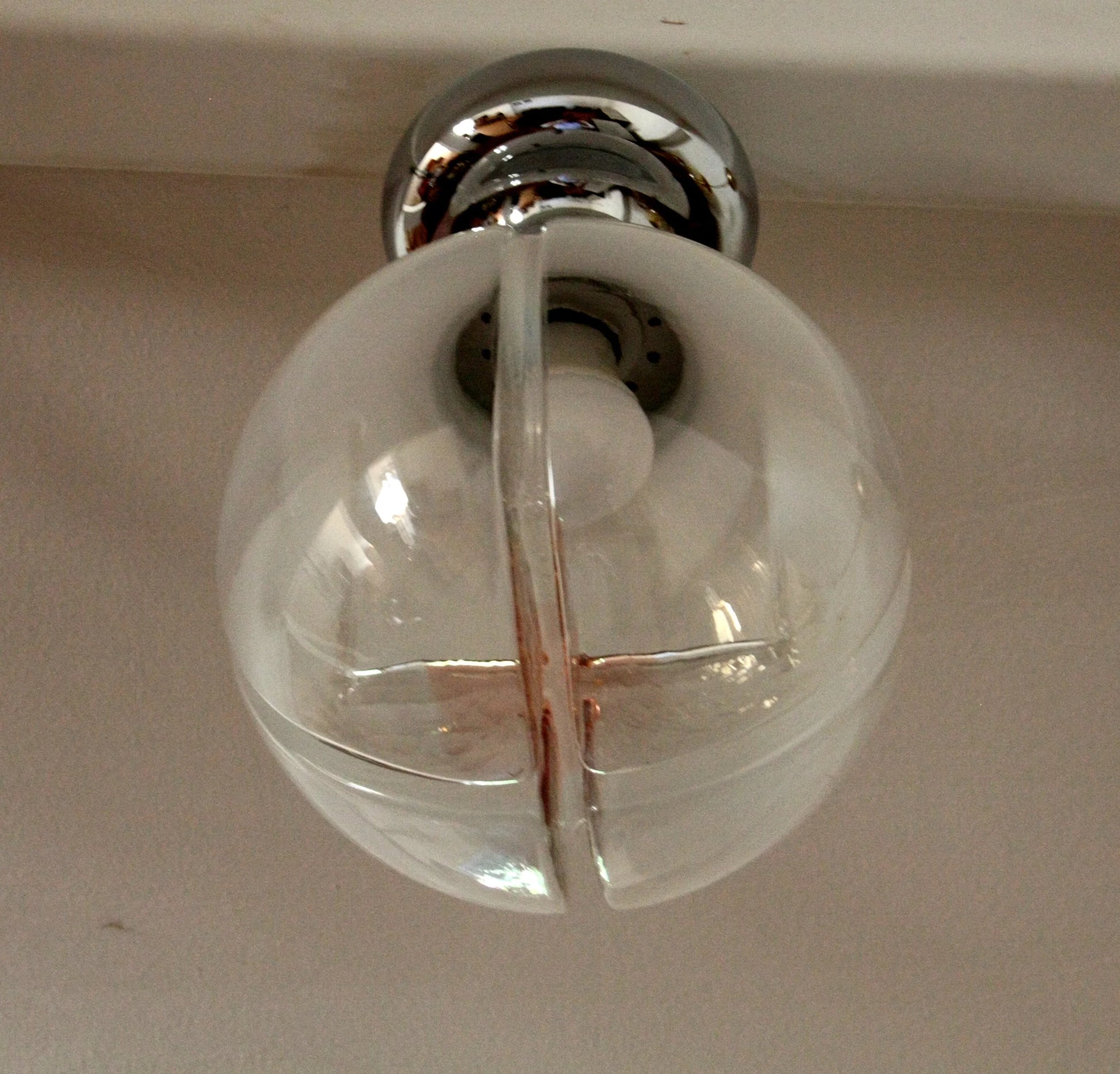 Lampada da soffitto cromata con globi in vetro soffiato di murano italia anni 60 e base in cromo brillante