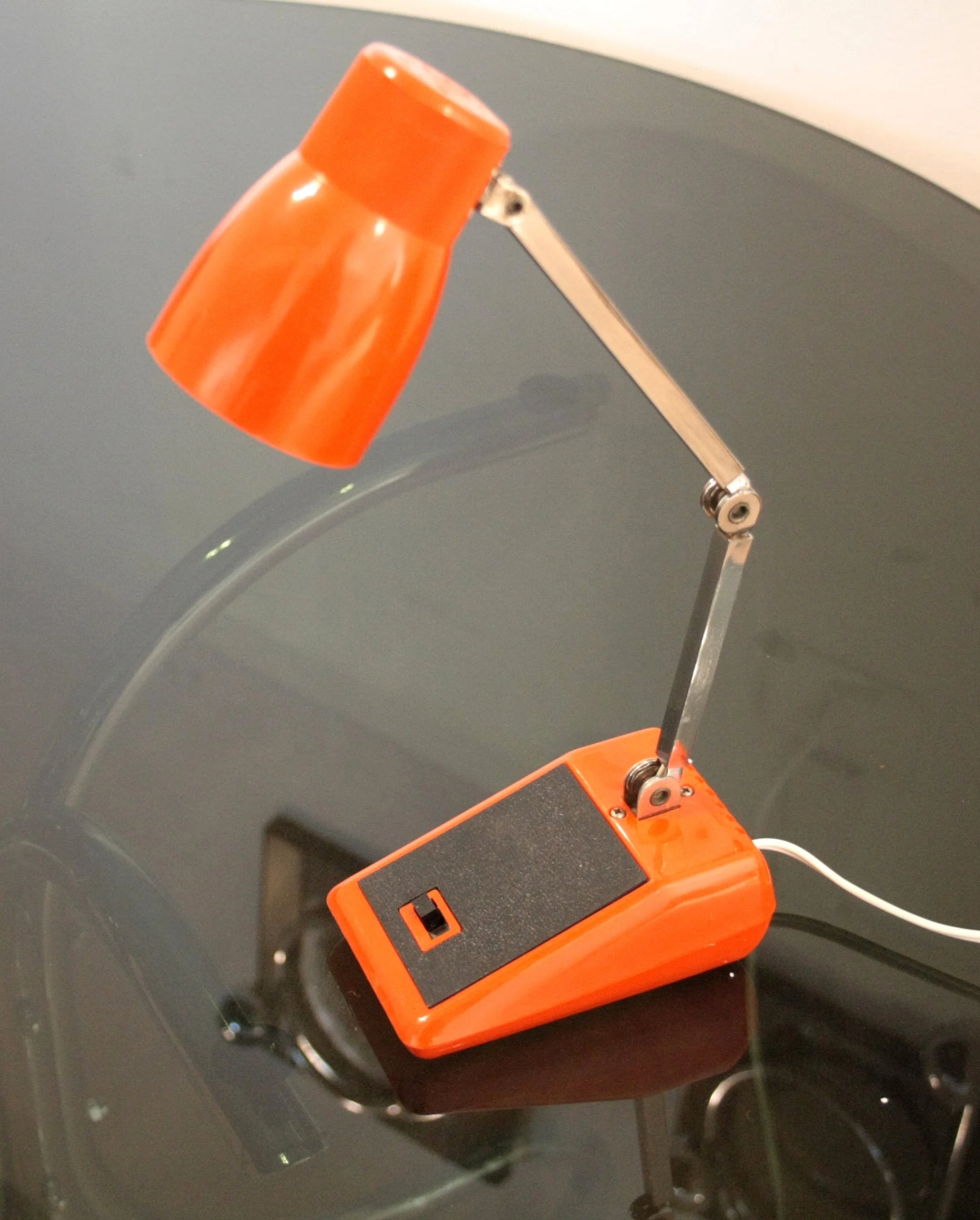 Lampada da tavolo mg made arancione regolabile in metallo esemplare autentico hong kong 1970