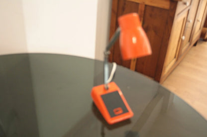Lampada da tavolo mg arancione made in hong kong 1970 esemplare autentico in metallo per scrivania
