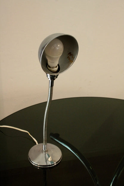 Lampada da tavolo vintage anni 60 in metallo cromato con gooseneck per scrivania in stile italiano