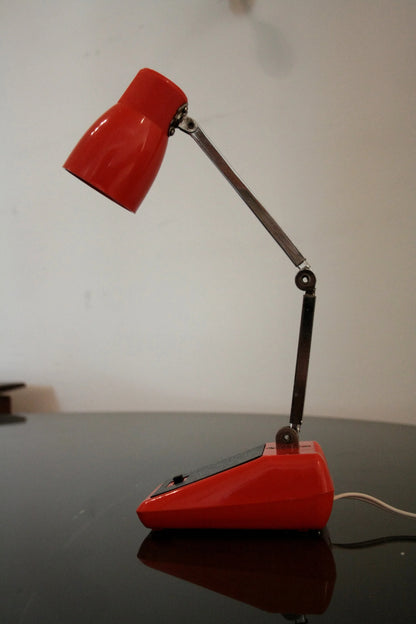 Lampada da tavolo mg made in hong kong 1970 esemplare autentico con struttura regolabile rossa