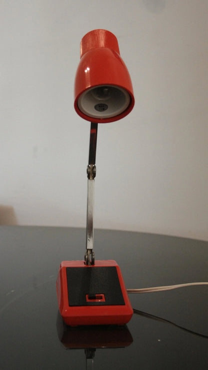 Lampada da tavolo mg made rossa regolabile esemplare autentico prodotta a hong kong nel 1970