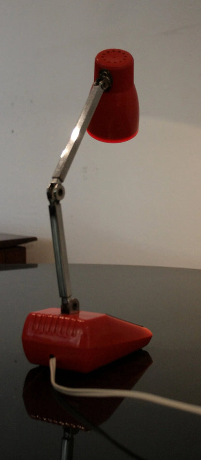 Lampada da tavolo mg made in hong kong 1970 esemplare autentico con paralume regolabile rosso