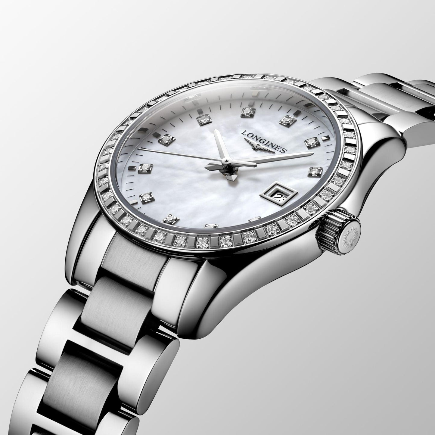 Montre Longines Conquest Classic 29,5 mm en acier, nacre et diamants, mouvement quartz, L2.286.0.87.6
