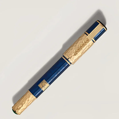 Stilografica montblanc masters of art hommage to gustav klimt blu e oro con finitura martellata su cappuccio e clip