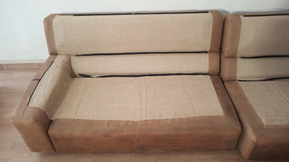 Divano beige imbottito divano bogo in pelle e pelle scamosciata con cuciture orizzontali e braccioli imbottiti vintage
