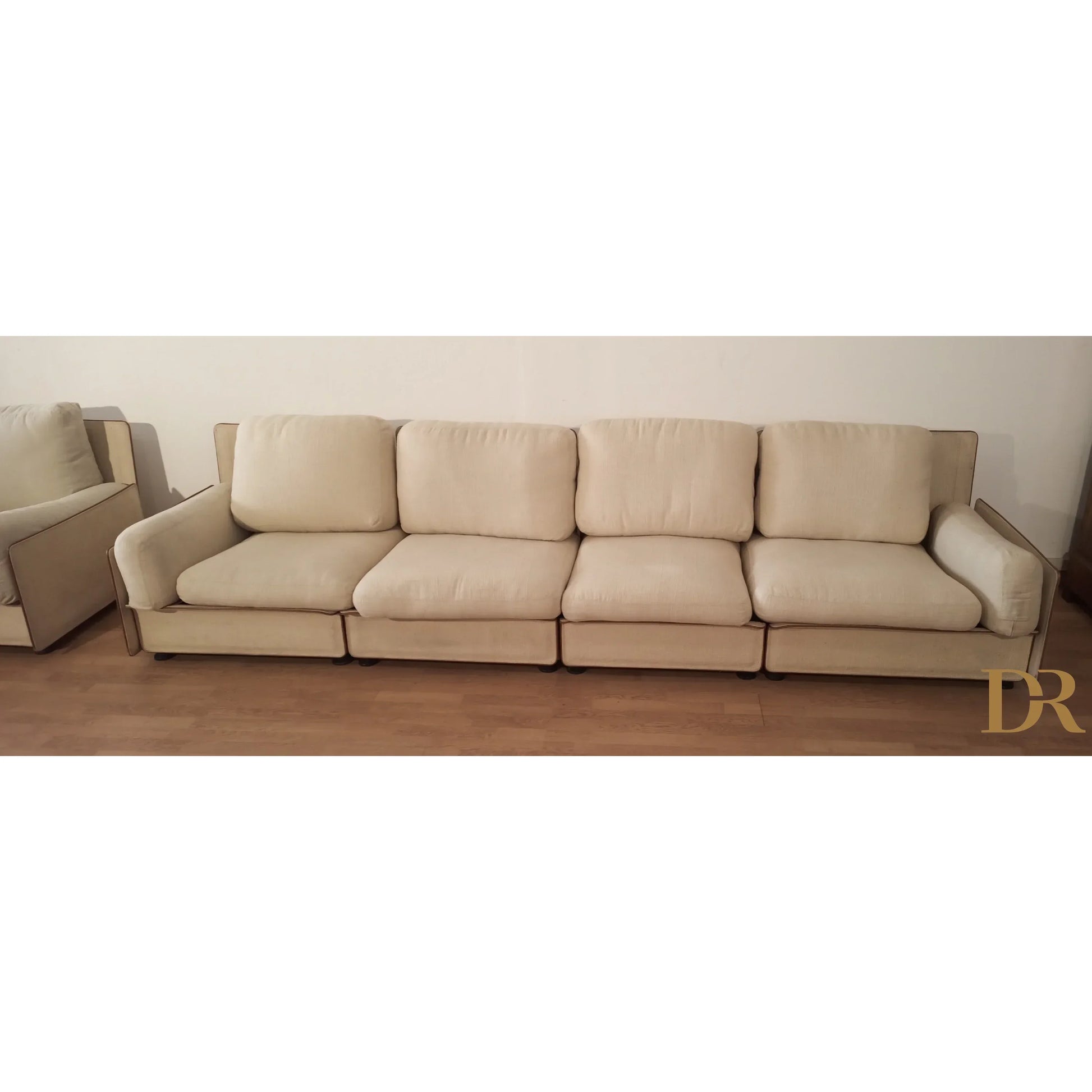 Divano modulare modello redifiori set di riccardo arbizzoni per zanotta 1978 in tessuto beige con cuscini multipli