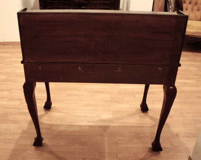 Bureau en bois foncé de style Chippendale anglais avec secrétaire en noyer, pieds arqués et pieds en forme de griffes