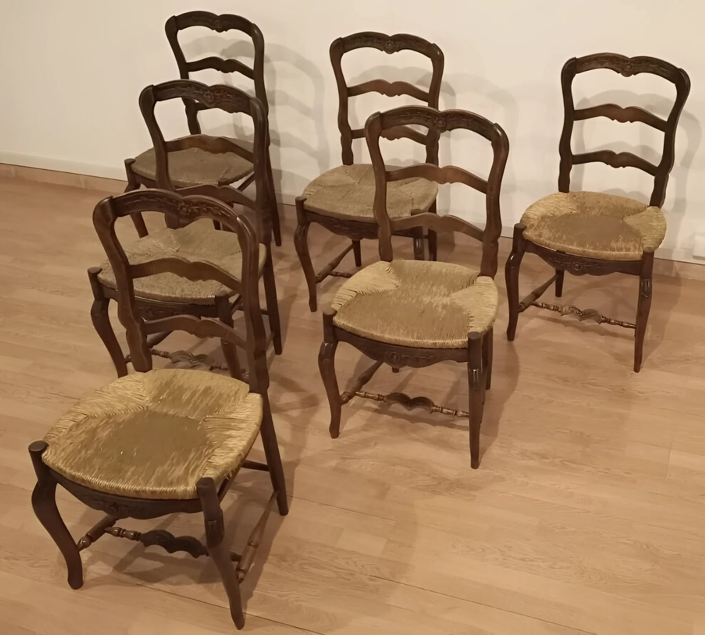 Set 6 sedie provenzali rustiche in rovere massello ottocento con seduta in paglia restaurate in ottime condizioni