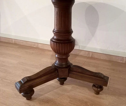 Base di piedistallo in legno intagliato con tre piedi curvi per tavolo tondo ottocento in noce stile umbertino vintage