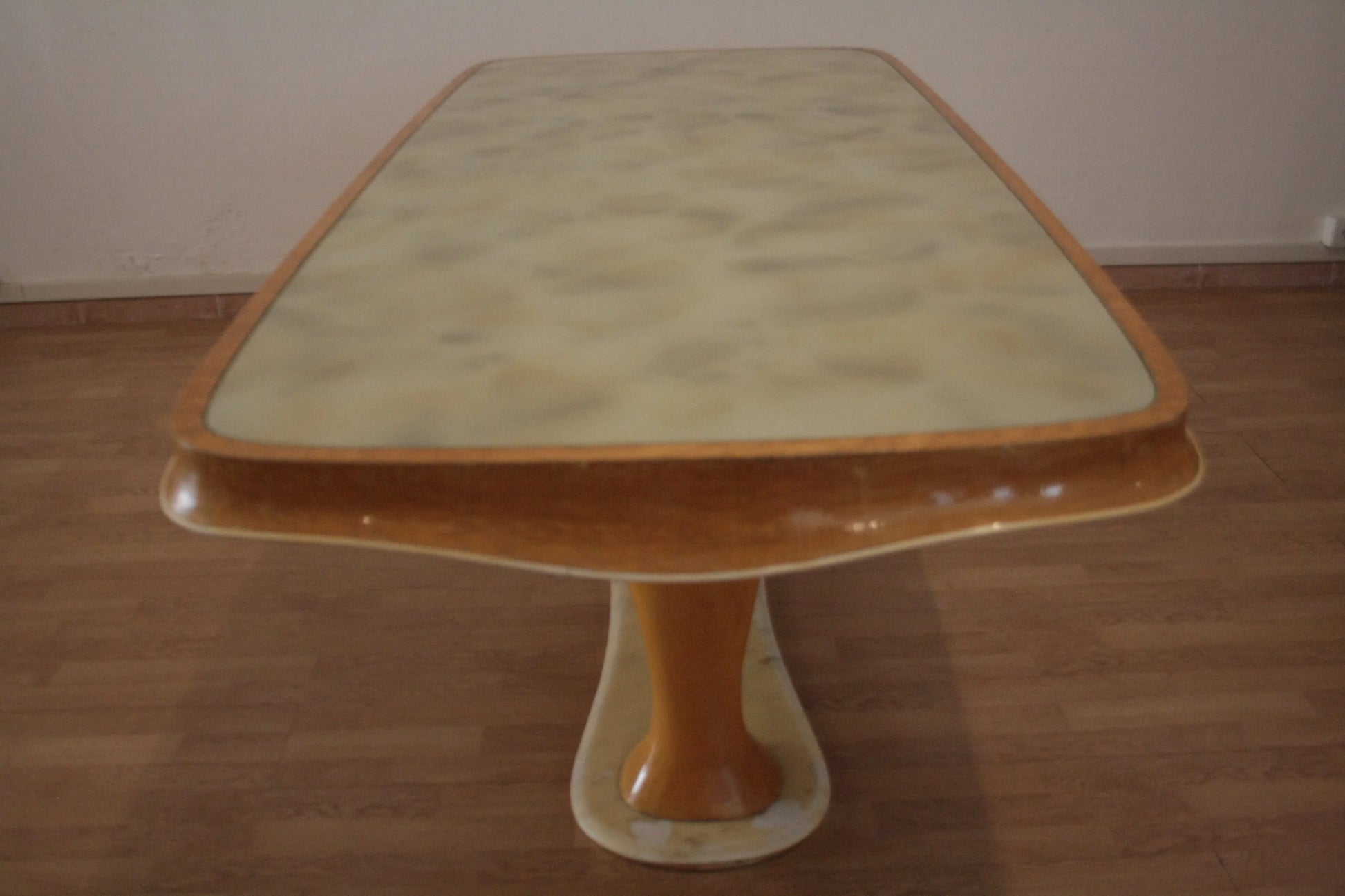 Tavolo da pranzo rettangolare vittorio dassi beige e marrone in stile mid-century moderno anni 50 per dario raia antiquariato