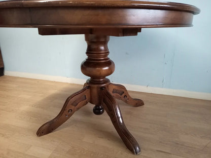 Tavolo tondo allungabile stile luigi filippo in legno intagliato anni 1970 per arredare casa vintage elegante